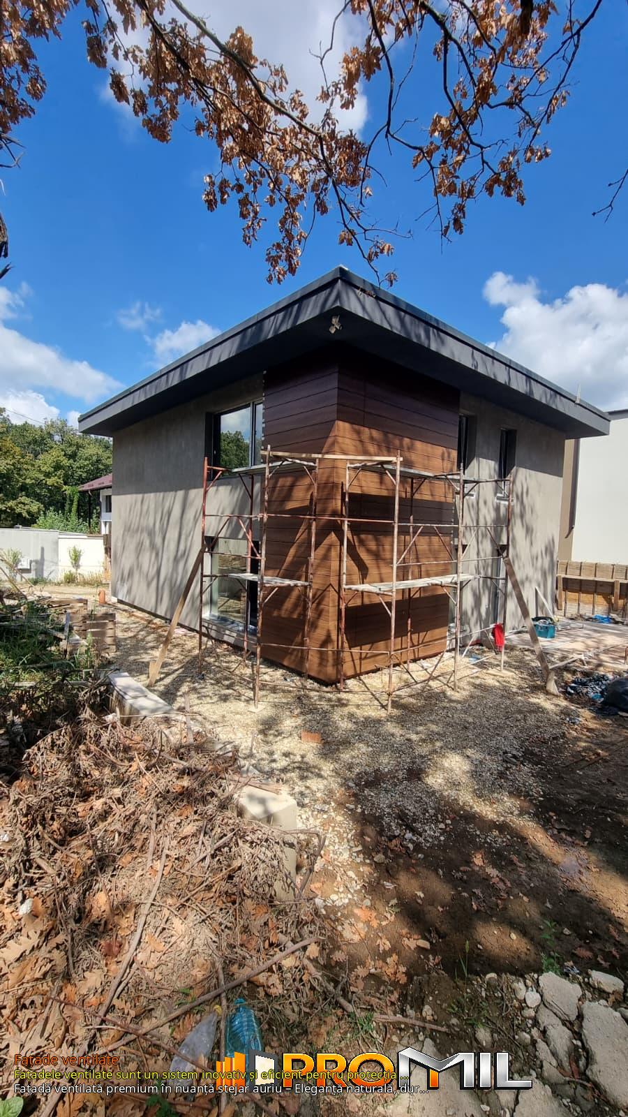 Fațadă ventilată premium în nuanță stejar auriu – Eleganță naturală, durabilitate maximă